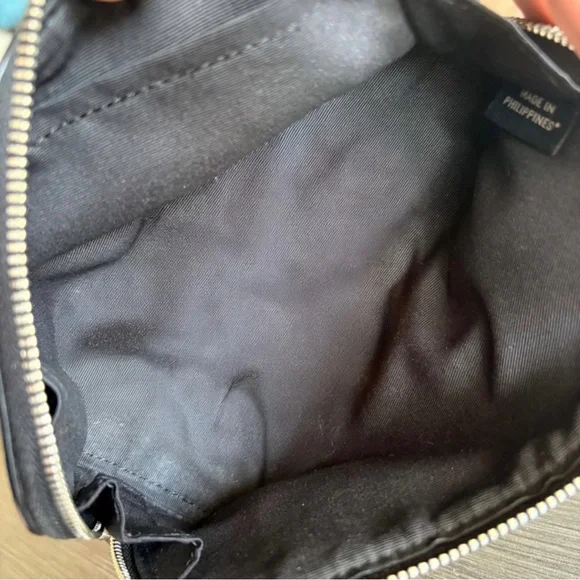 Coach Badlands Cosmetic Case (Blue/Black) 2016 - Picture 11 of 12